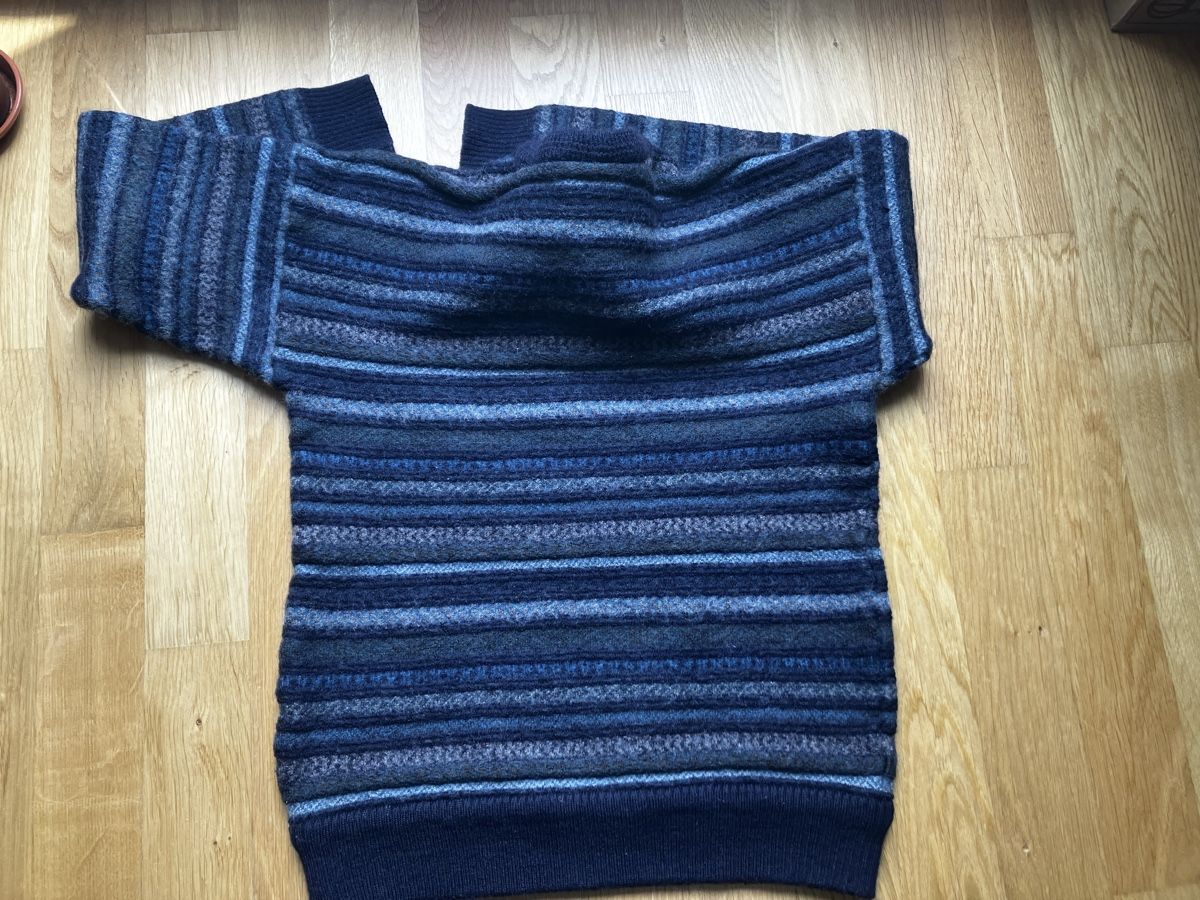 Hemden, T-Shirts & Polos: Dunkelblauer Pullover XXS – Gebraucht aus Ostermundigen von janaj 1