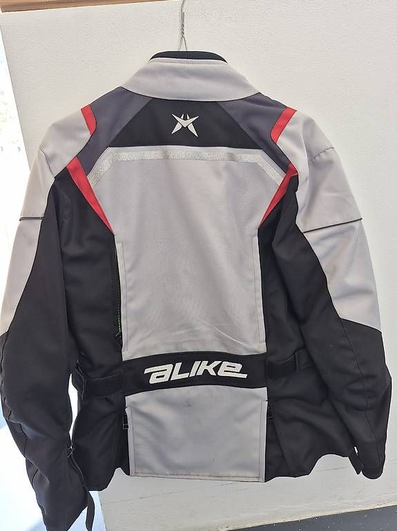 Lotti di vestiti: Abbigliamento moto donna  – Usato da Frasco venduto da bru_5wt7 1