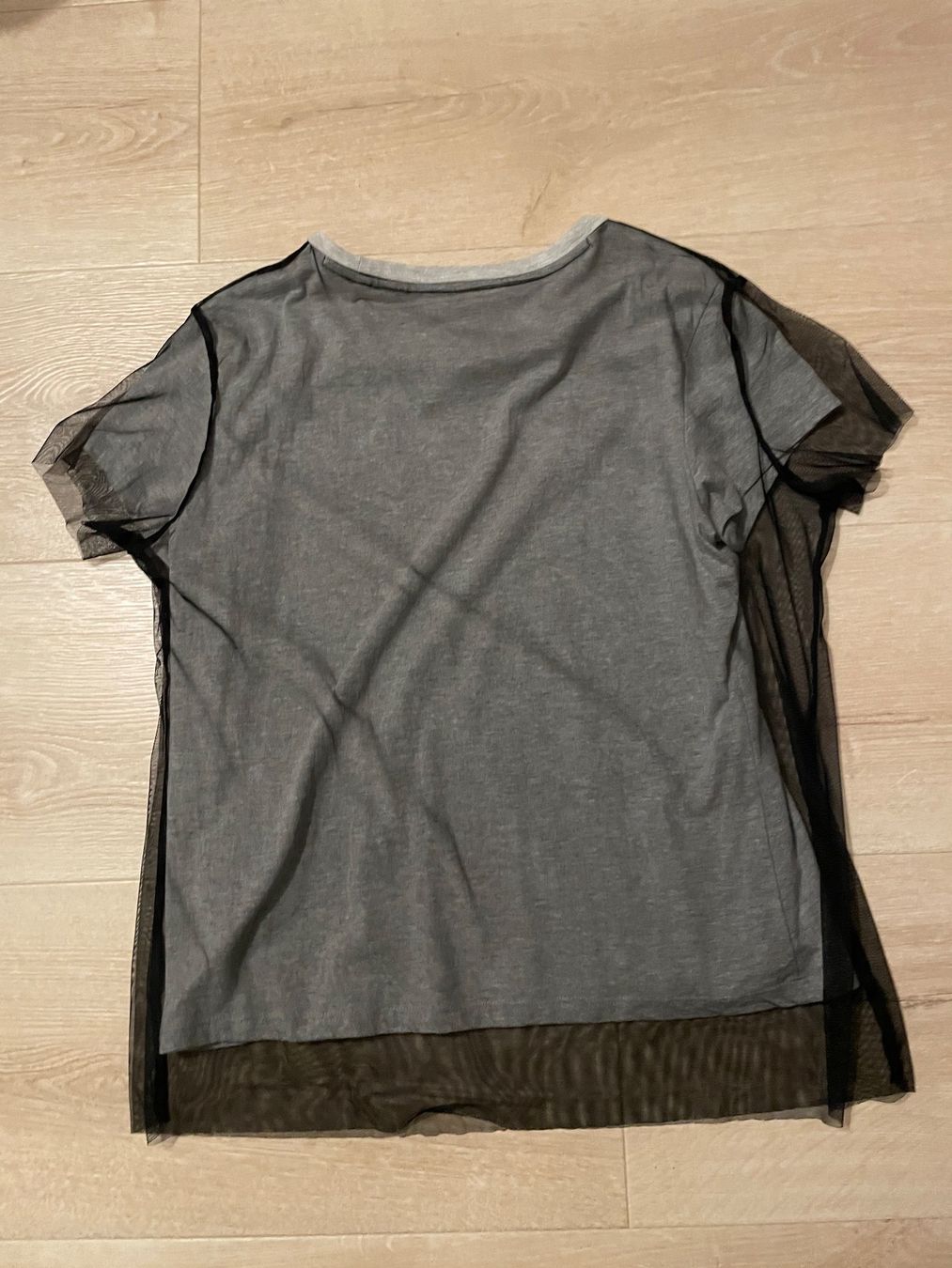 T-shirt: Guess T-Shirt Gr.L/XL – Nuovo e nell'imballaggio originale da Luzern venduto da sumsili 1
