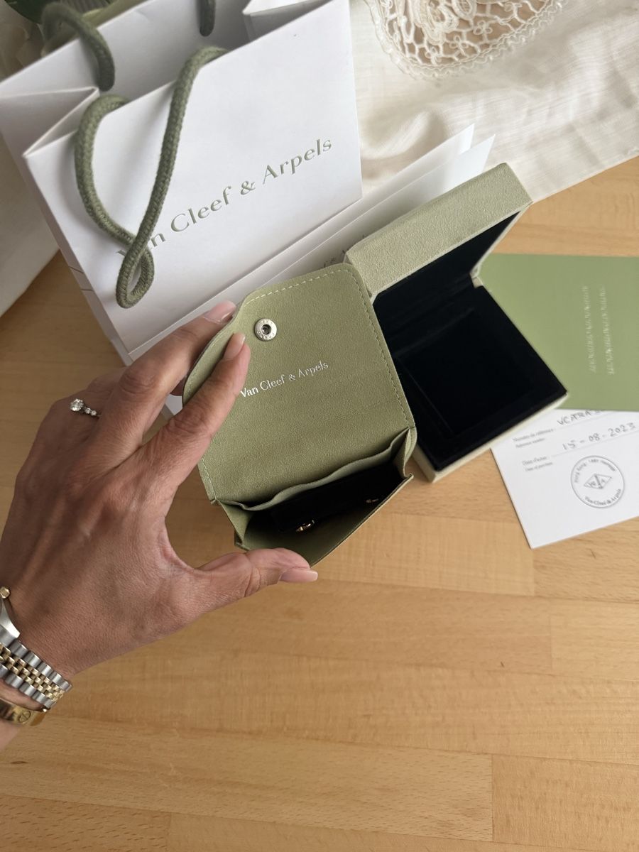 Ohrringe & -stecker: Original Van Cleef & Arpels Alhambra Ohrstecker mit Perlmutt – Gebraucht aus Bern von AndrewHM 4