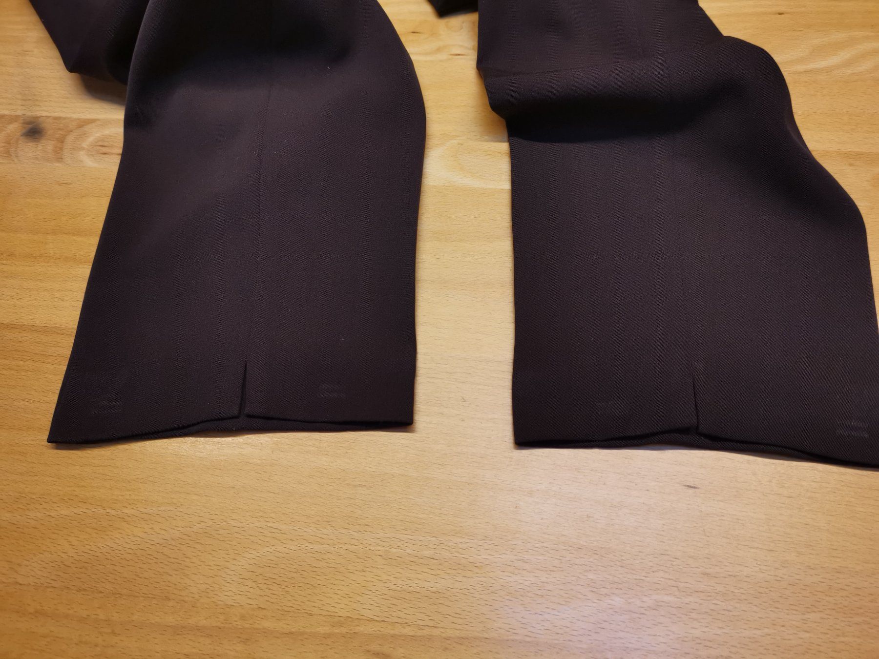 Pantaloni: Damenhose dunkel-bordeau, GARDEUR – Usato da Seuzach venduto da NaehdesignMirjam 8