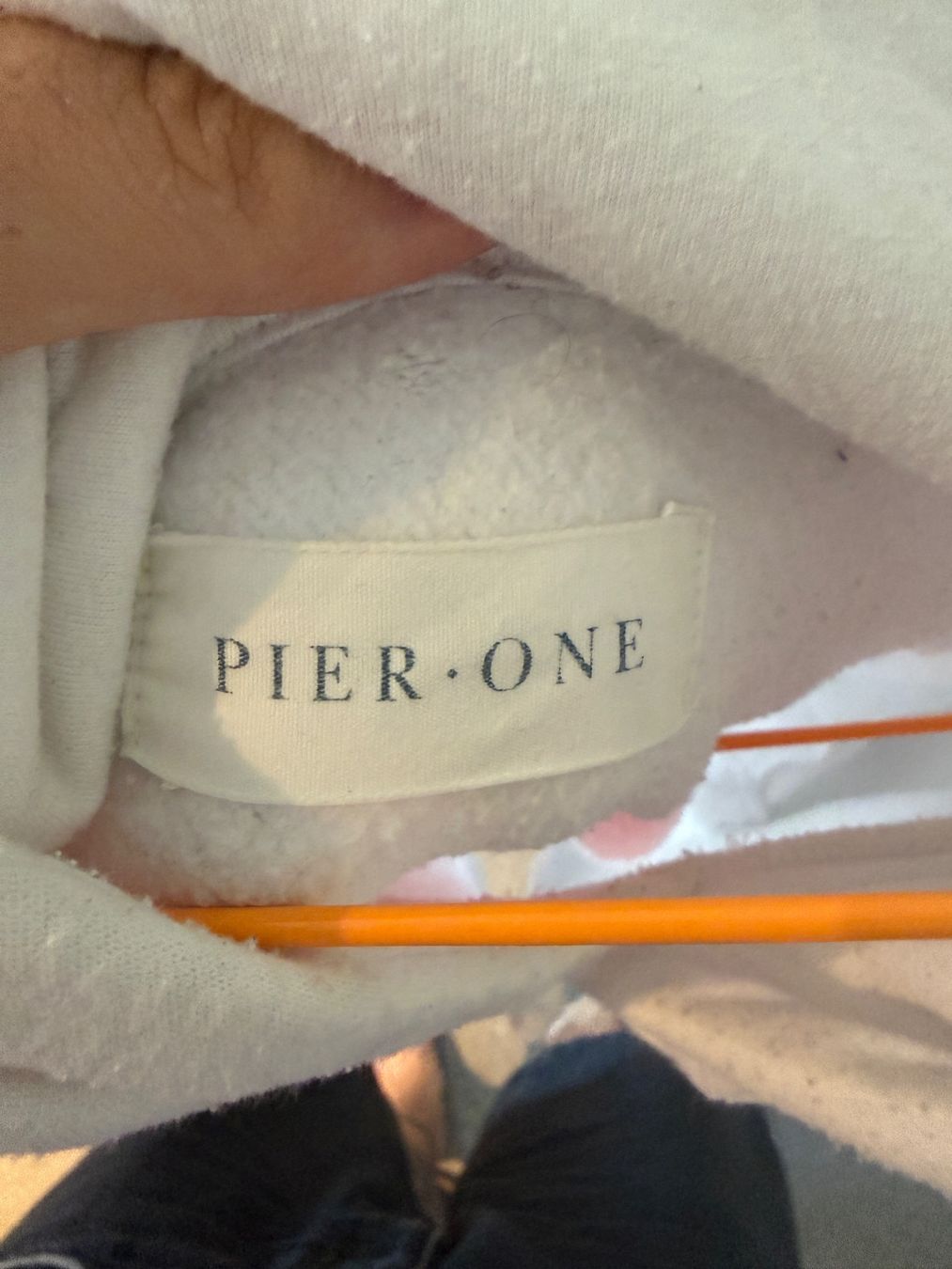 Pullover & Sweatshirts: Pier One White Graphic Pullover – Grösse L – Gebraucht aus Winterthur von Dawinchi 3