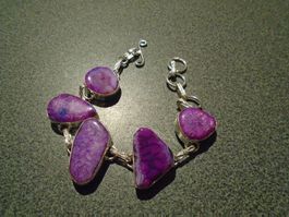 Armband silberfarbig, Steine violett, glatte Steine