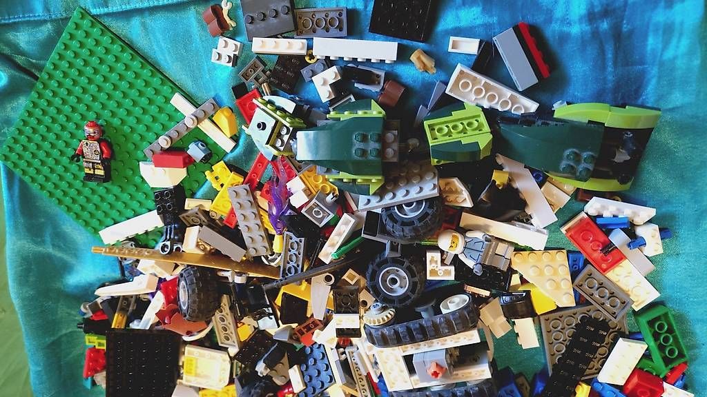 Lego Kit di costruzioni: Lego Classic-Basic-Figuren Kiloware gemischt 1,2kg – Usato da Schwarzenbach(Huttwil) venduto da Padielito 3