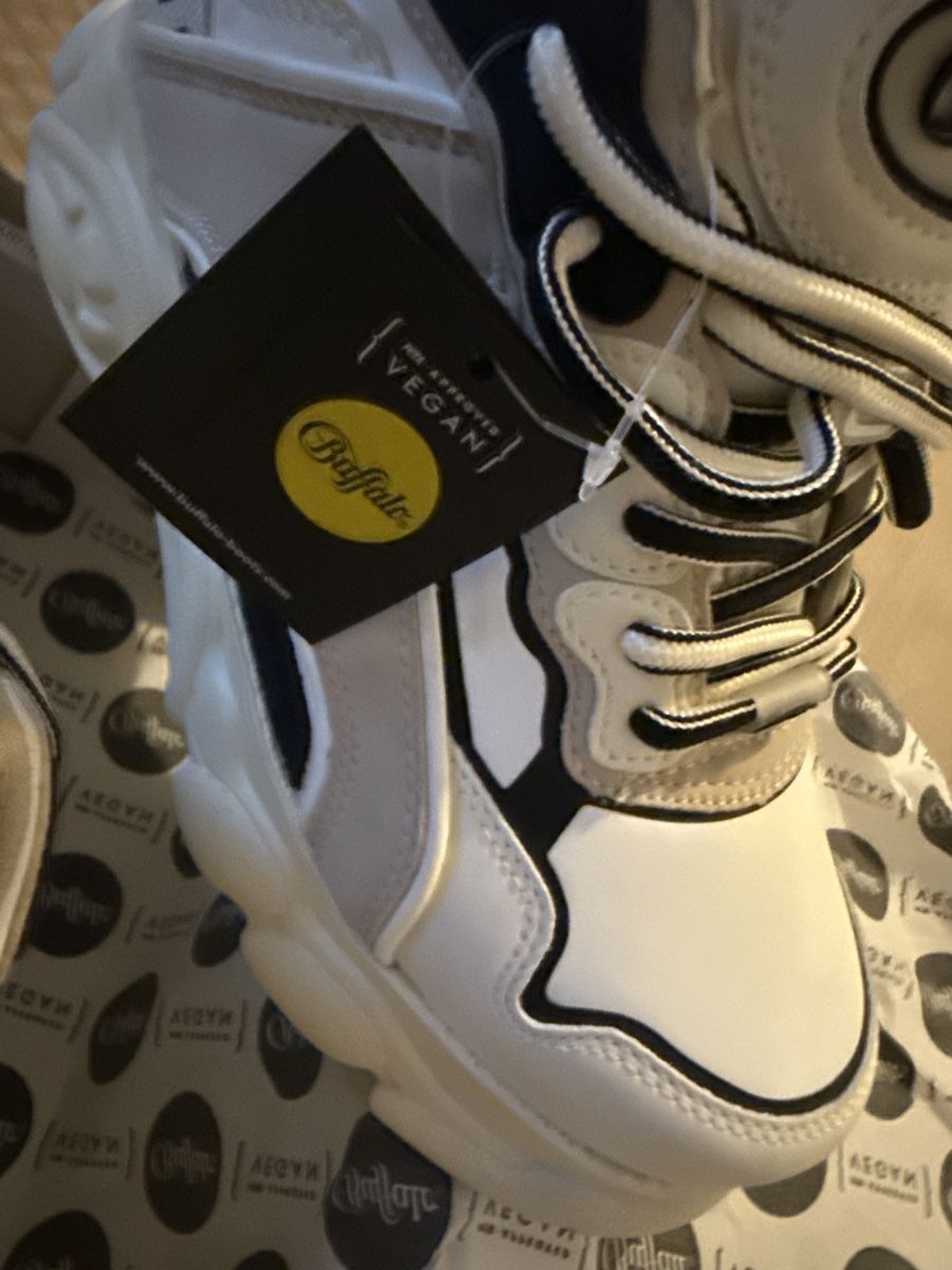 Buffalo Scarpe da donna: Buffalo London Platform Sneakers - Size 40 - Cream White – Nuovo (secondo la descrizione) da Bülach venduto da Rexjei 1