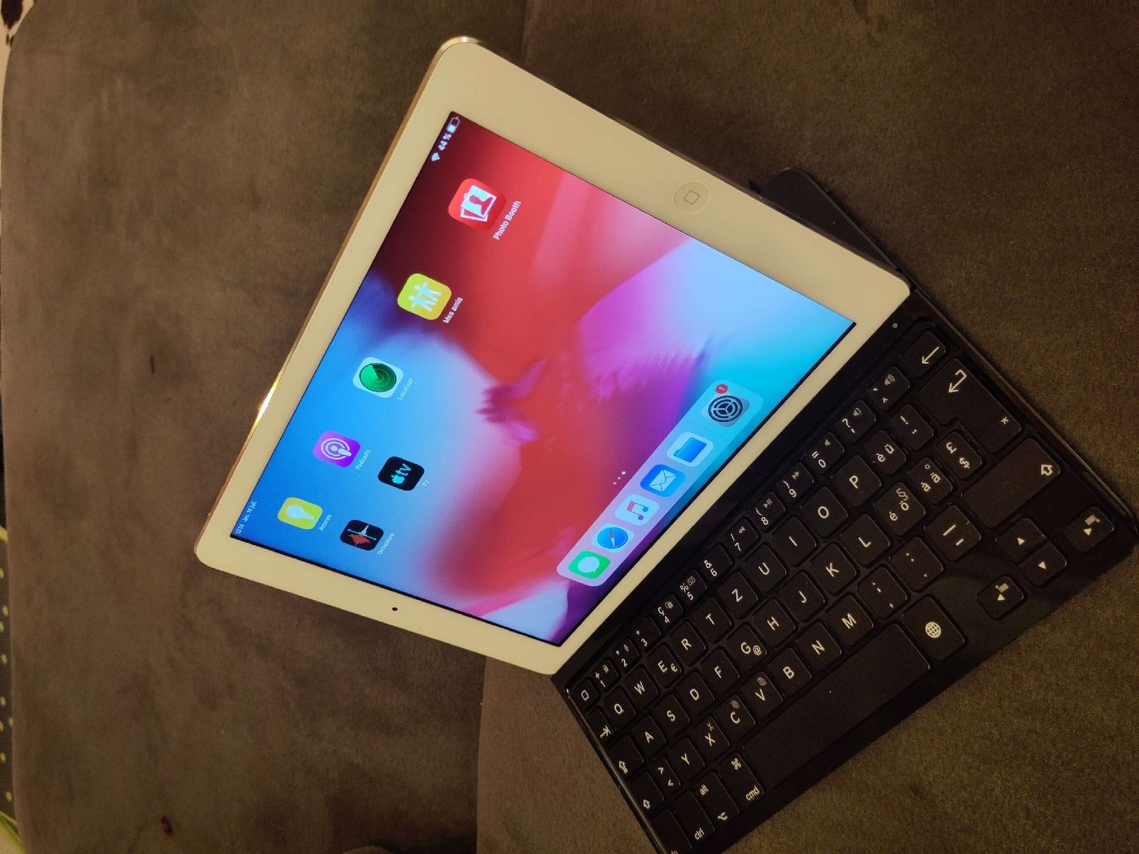 Apple Tablet PC: iPad Air Wifi 32Go + clavier Logitech – Usato da Botyre (Ayent) venduto da FXATER