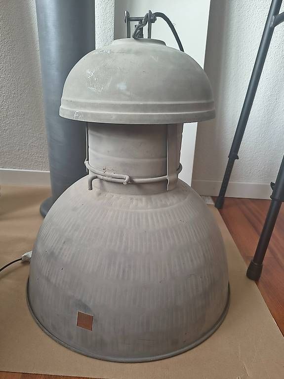 Kronleuchter & Deckenlampen: grau Lampe – Gebraucht aus Luzern von ser_rhv8 2