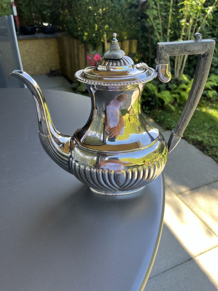 Set di piatti: Teeservice versilbert England 4-teilig mit Tablett – Usato da Erlenbach ZH venduto da Peki50 5