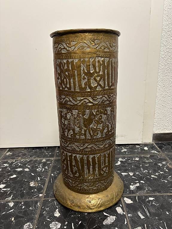 Guardaroba: Orientalischer Messing Schirmständer – Usato da Münchenstein venduto da Radicchio 2