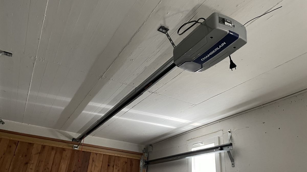 Altro Materiale elettrico: Garagentorantrieb Chamberlain ML1000EV mit Fernbedienung  – Usato da Rheineck venduto da 5element