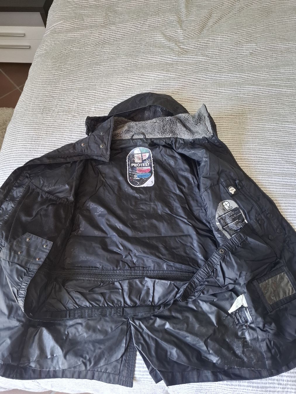 Protest Vestes: Protest Winterjacke  – D'occasion à Wäldi par Fergiu 1