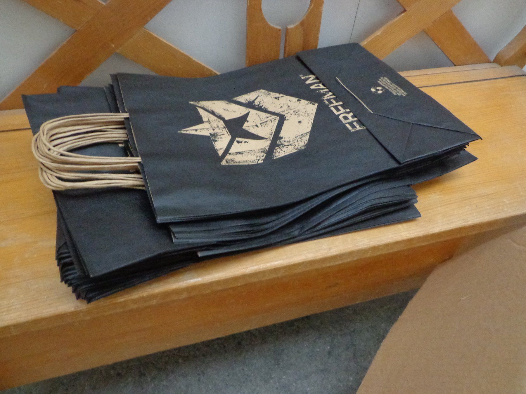 Sacs: Grosser Posten Papiertragtaschen Neu – Neuf (Voir description) à Zofingen par goezi 1