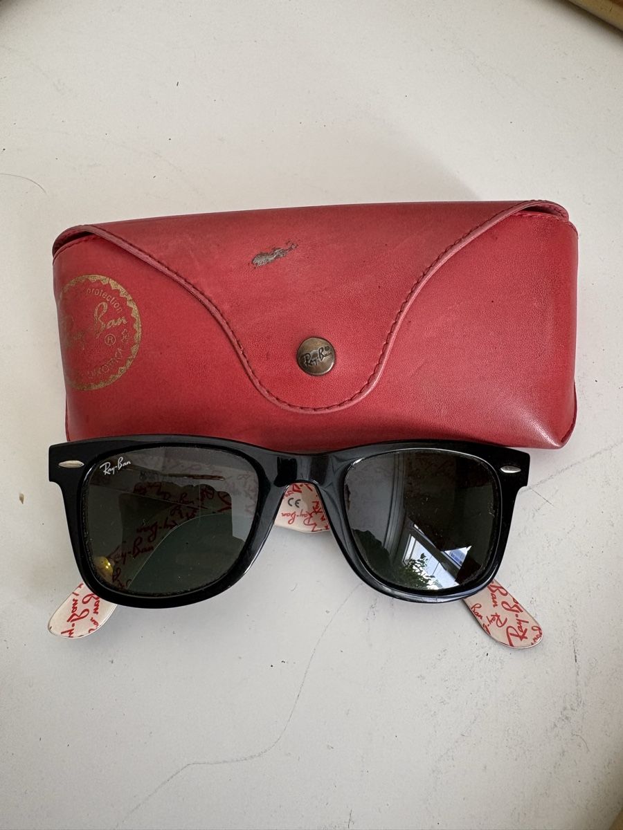 Ray-Ban Occhiali & Lenti: Ray-Ban Wayfarer édition limitée – Usato da Neuchâtel venduto da sharposneaks