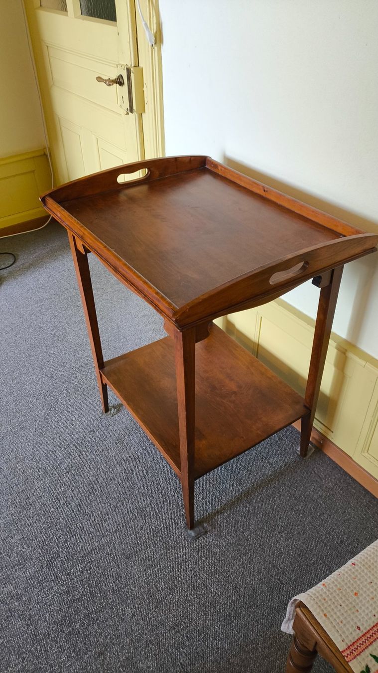 Tables: Petite desserte – D'occasion à Porrentruy par NGiorda 1