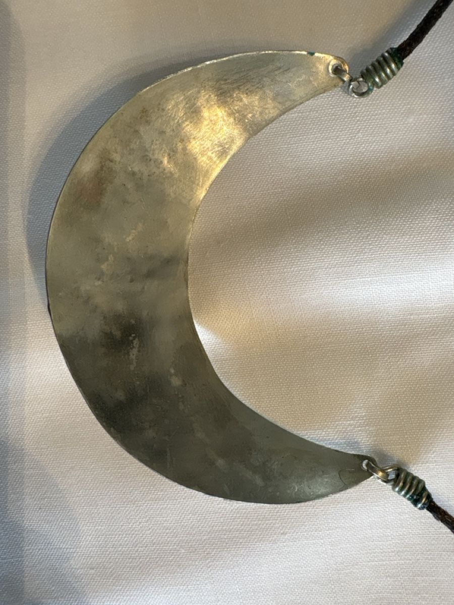 Catenine: Collier mit Metallanhänger und Lederband – Usato da Thun venduto da Gitarre-1 5