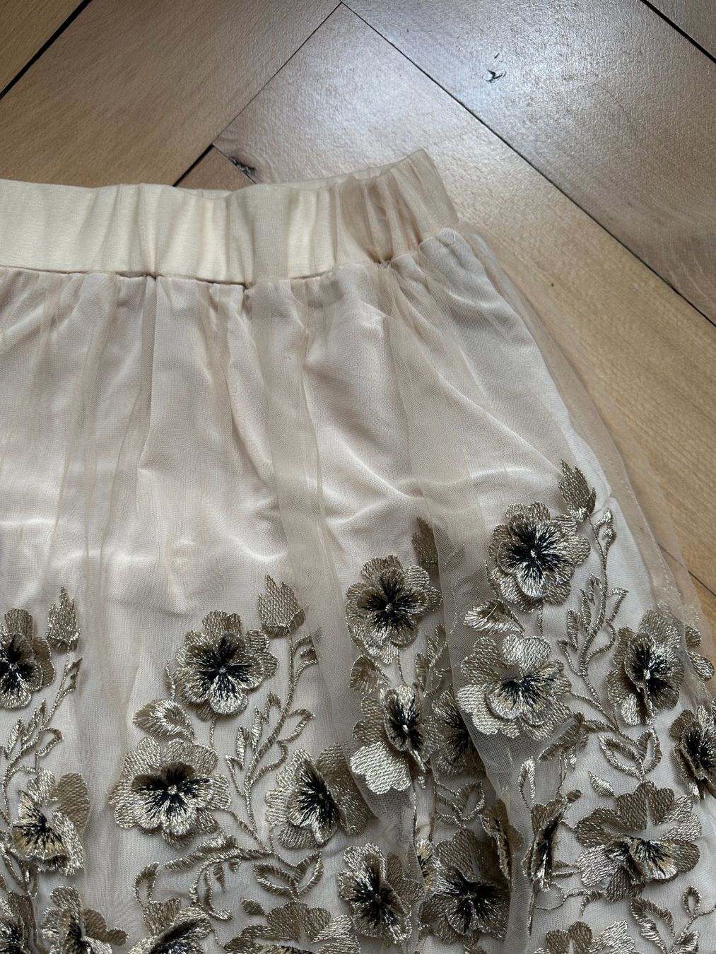 Jupes: TFNC - Chiffonrock beige mit Blumen XS – D'occasion à Zürich par Diazaio 1