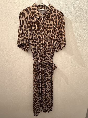 Kleid mit Leo Muster H&M Grösse M kurzarm neu