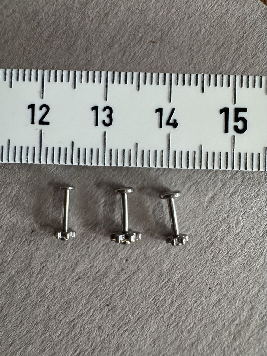 Bijoux piercing: 3x Labret Piercing Blumenform mit Steinen gebraucht – D'occasion à Nesslau par laurazimtstern 1