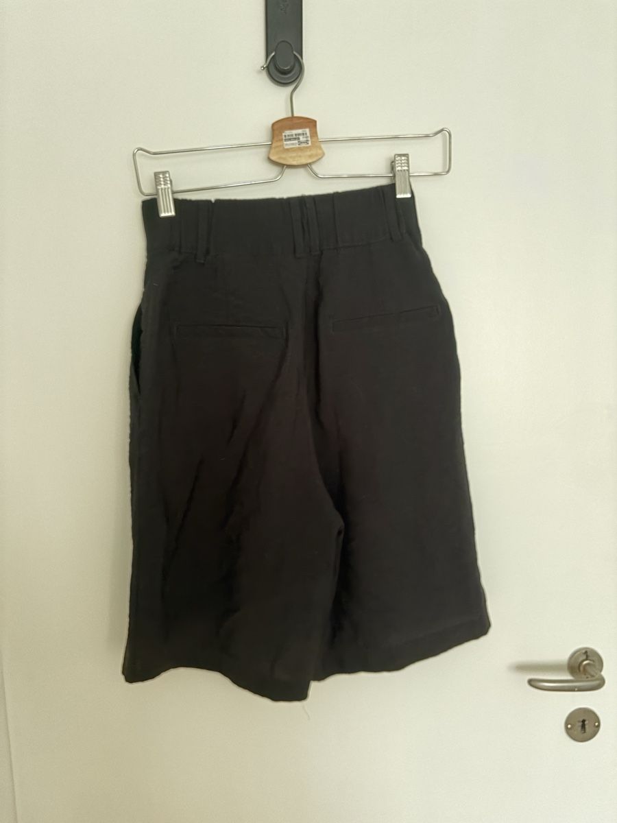 H&M Hosen: Black Bermuda short  – Gebraucht aus Zürich von cha_l8t5