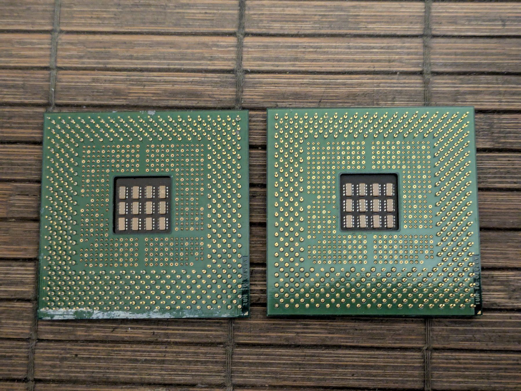 Intel Composants électroniques: 2x Intel Pentium 4 Willamette 1.4 GHz Socket 423 – D'occasion à Châtelaine par Pttn 1