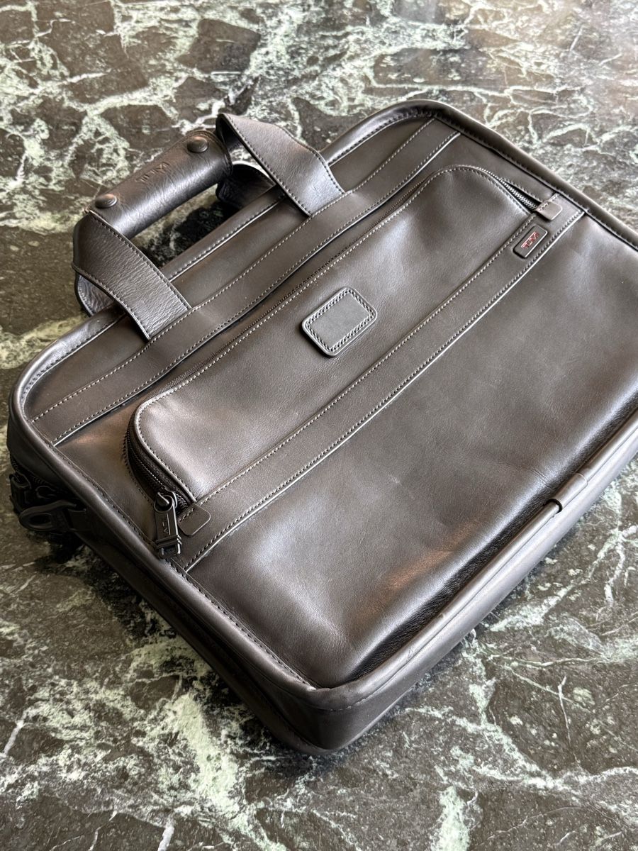 Tumi Valigie & Borse: Tumi Leather Briefcase - New – Nuovo (secondo la descrizione) da Sorengo venduto da Vreeswijk2 9