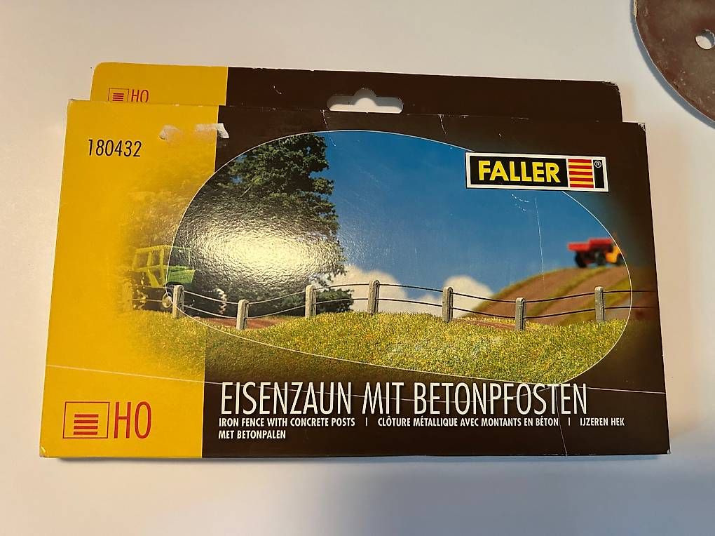 Modellini di ferrovie: Faller - Eisenzaun – Nuovo e nell'imballaggio originale da Brugg AG venduto da FlowerStreet