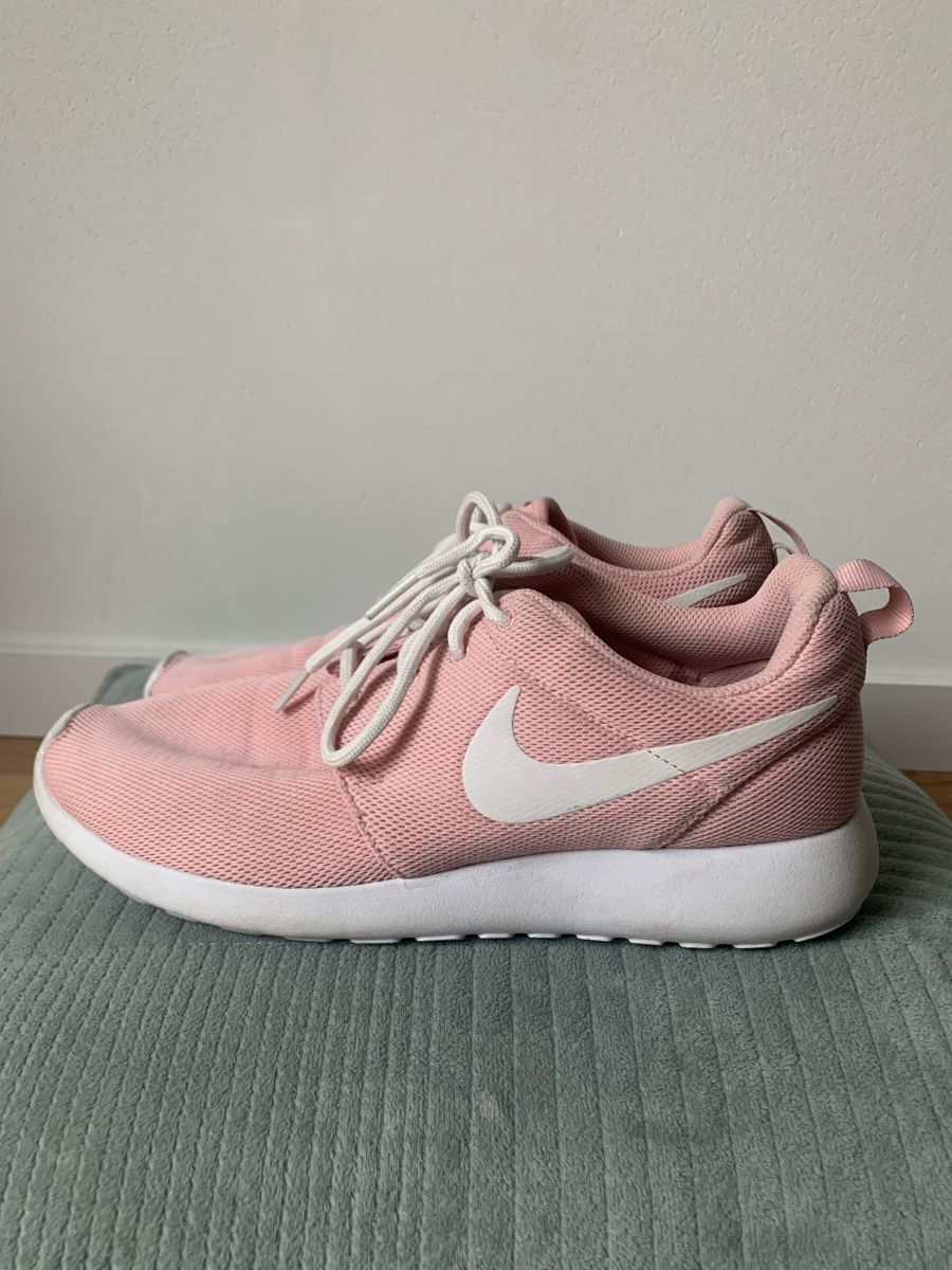 Nike Damenschuhe: Nike Sneaker rosa Mesh/Stoff Gr. 40.5 – Neu (gemäss Beschreibung) aus Regensdorf von secondchancefashion 1