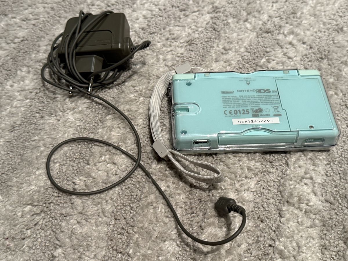 Nintendo Console: Nintendo DS Lite menthe avec chargeur et bracelet – Usato da La Chaux-de-Fonds venduto da joa_jk5g 2