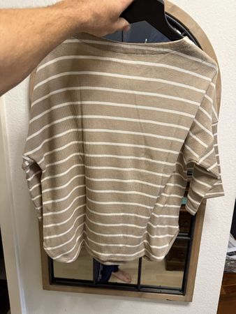 Beige gestreiftes T-Shirt mit 3/4 Aermeln, Groesse M