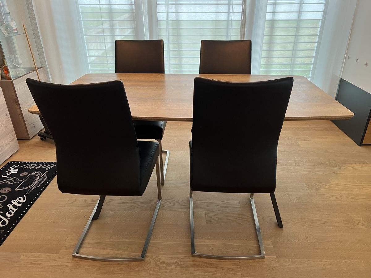 Set di tavolo e panche: Esstisch mit 4 neuen Stühlen – Nuovo (secondo la descrizione) da Neftenbach venduto da slegnaon 1