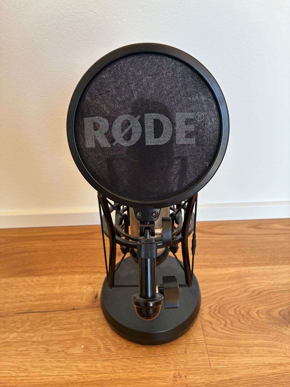 Røde Microfoni: Mikrofon RODE NT1-A mit Ständer und Pop-Schutz – Usato da Oberdorf SO venduto da RSB21 2