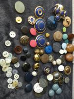Knöpfe Konvolut verschiedene Materialien Grössen und Farben