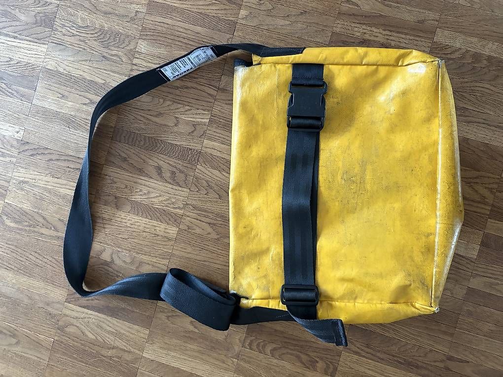 Borse: Freitag Umhängetasche 35x40cm – Usato da Zürich venduto da sch_kqj7 3