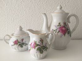 Cafetière (4,5 dl), crémier (1,25 dl), sucrier