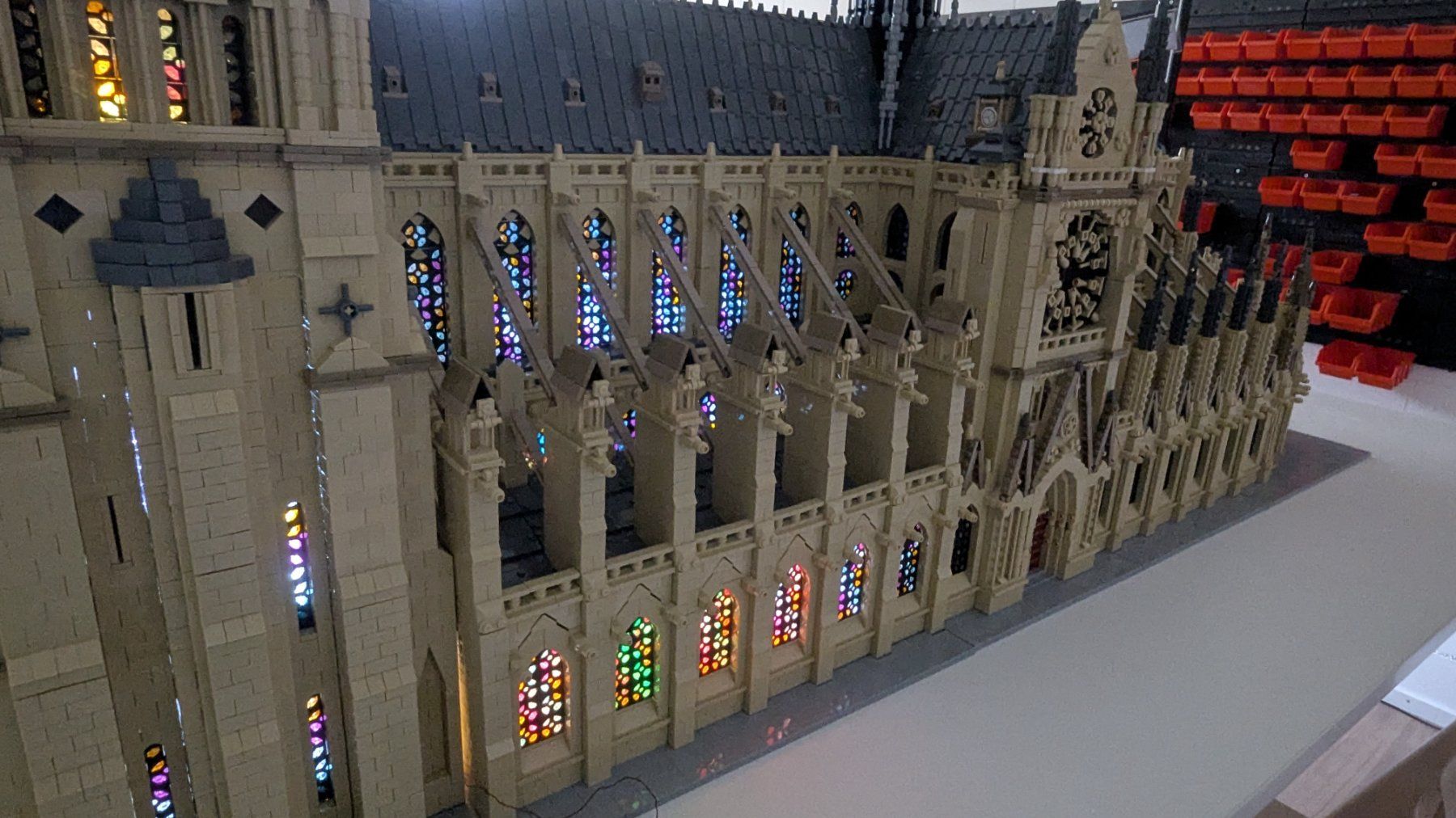 Kit di costruzioni: Notre Dame Stebricks Lego 150x110x60cm – Nuovo (secondo la descrizione) da Bönigen venduto da Twpin 4