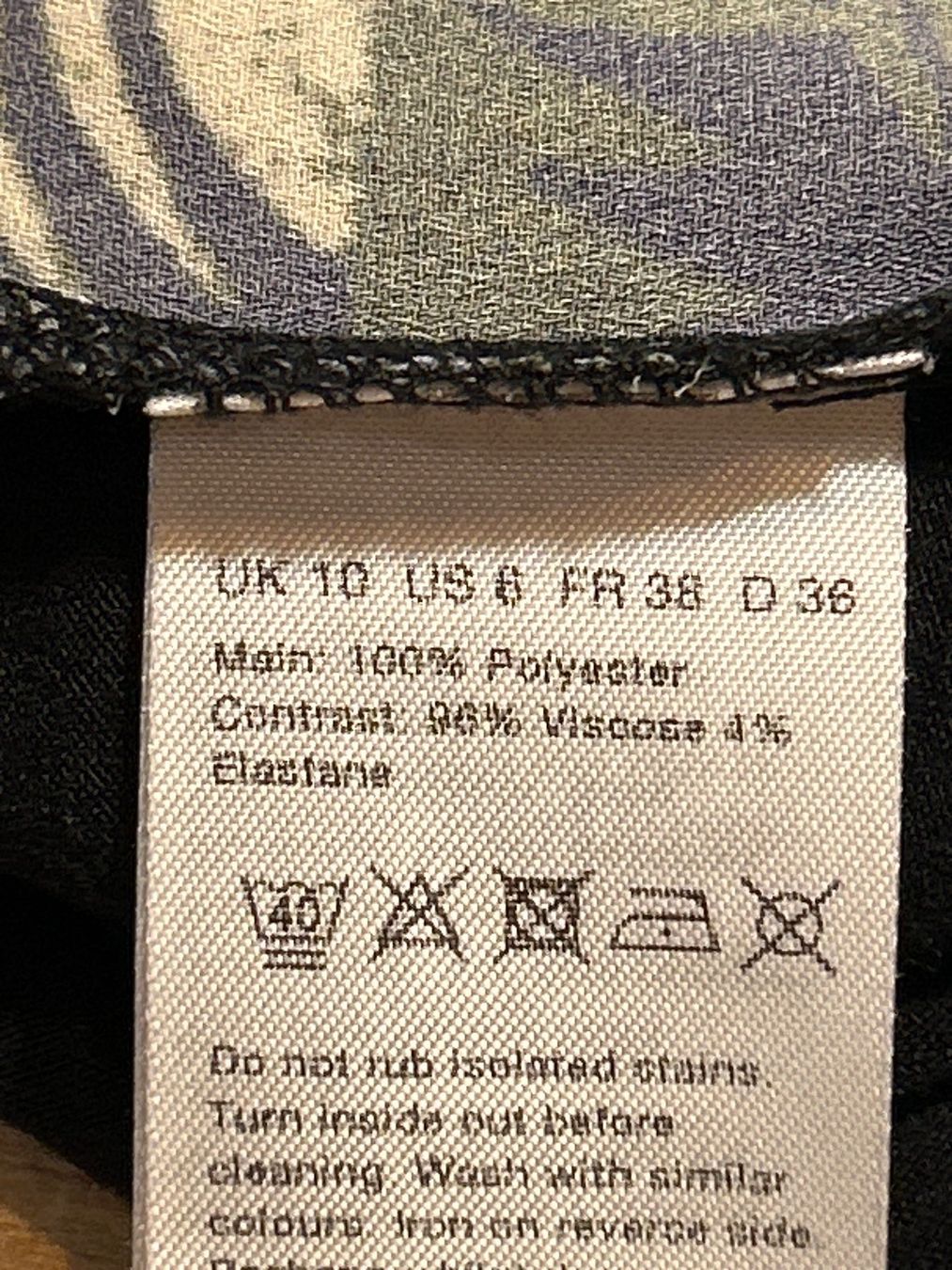 Top: Top schwarz mit Muster von Warehouse Gr.36 – Usato da Brunnen venduto da Nala2929 5