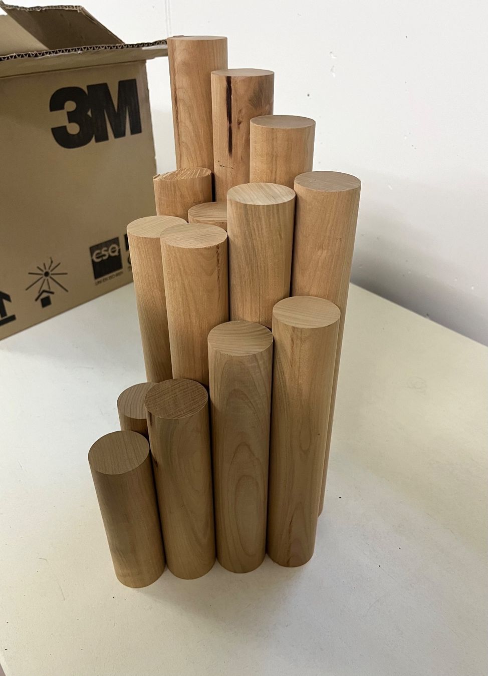 Articoli in legno: EU-Kirschholz Rundstäbe, Durchmesser 43mm – Usato da Weinfelden venduto da Kathydoes