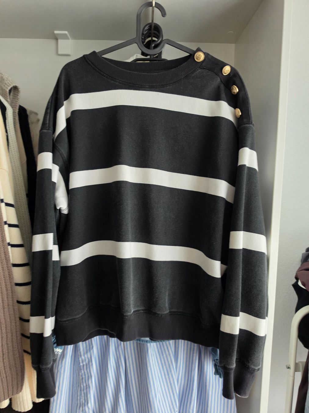H&M Maglioni & Felpe: Pullover gestreift schwarz weiss H&M – Usato da Altishausen venduto da ter_58nj