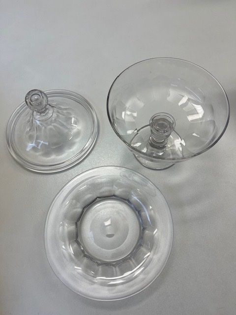Bicchieri: Schale mit Deckel auf Presentoir – Usato da Muri b. Bern venduto da Elfe57 1