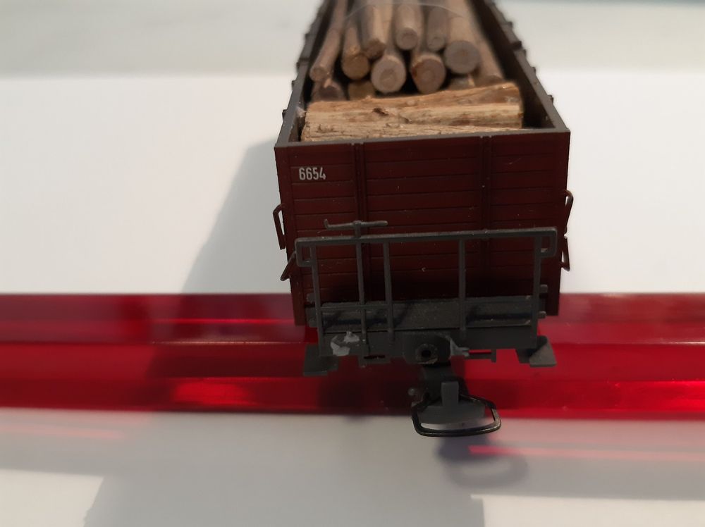 Bemo Modelleisenbahnen: Bemo H0m 2267 139 RhB E 6654 Hochbordwagen mit Holzladegut – Gebraucht aus Thun von Schwarzsee48 5