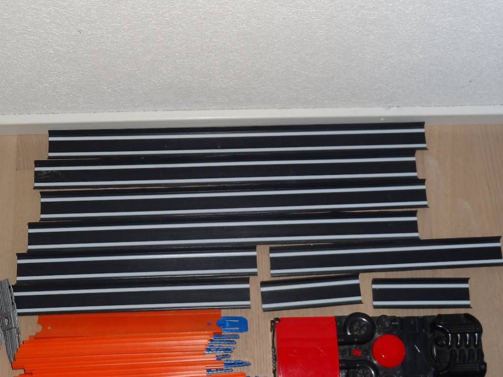 Spielzeuge: 2 Hot Wheels Power Booster mit Erweiterungs Track Builder – Gebraucht aus Diessenhofen von Stephanla52 4