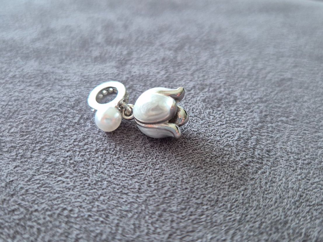 Ciondoli: Silber Charm Blüte mit Perle +Garantie – Nuovo (secondo la descrizione) da Rotkreuz venduto da Carbone_Bijou-Shop
