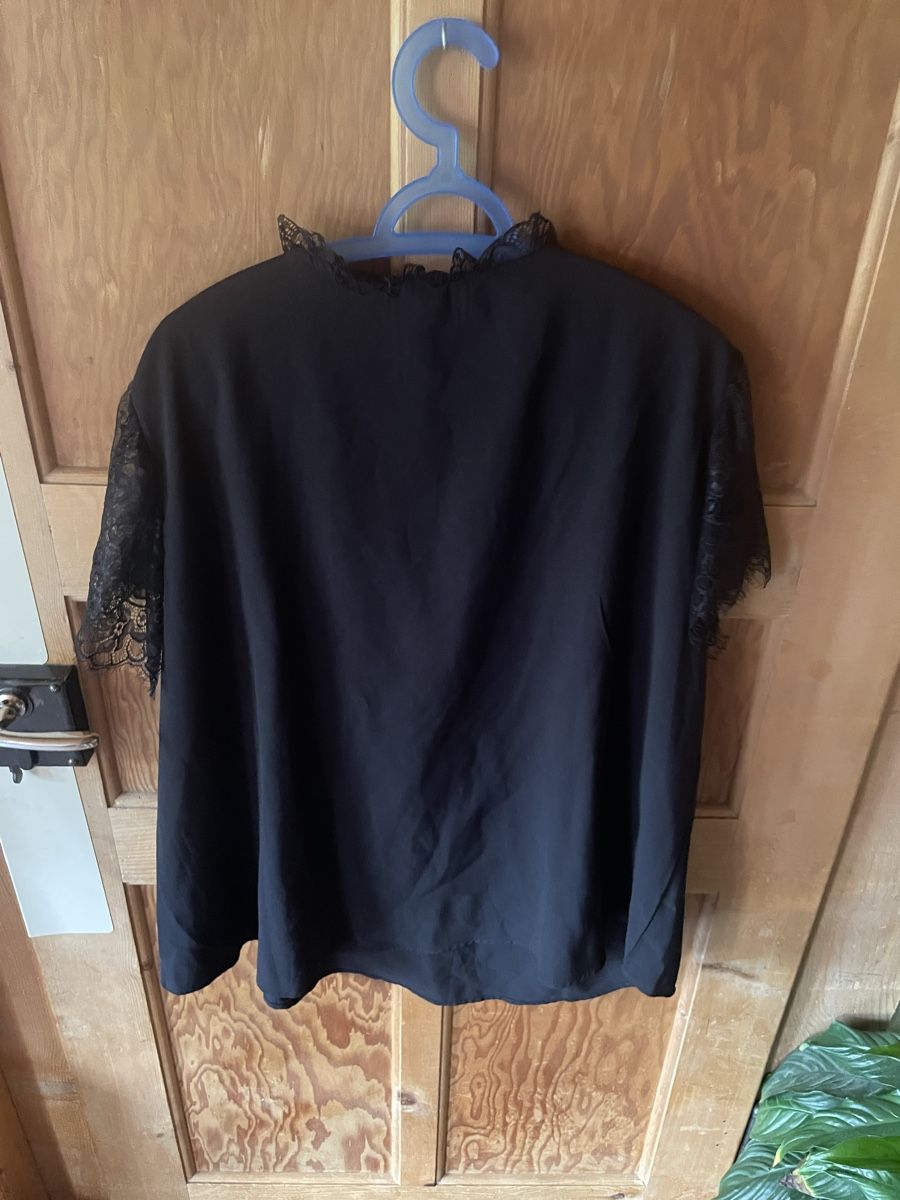 Shein Camicette: Schwarze Bluse mit Spitze – Nuovo (secondo la descrizione) da Lenk im Simmental venduto da banane50626 1