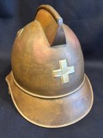 Antiker Feuerwehrhelm mit Schweizer Kreuz