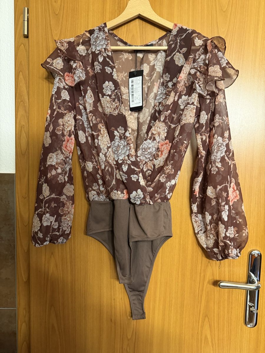 Blusen: Body mit Blumenmuster Chiffon Rüschen Langarm Neu – Neu und originalverpackt aus Itingen von roz_l6yc
