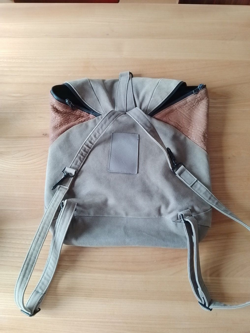 Zaini: Super Schweizer Rucksack Kalbsleder Stoff Reissverschl. def. – Difettoso da Luzern venduto da Seri4 7
