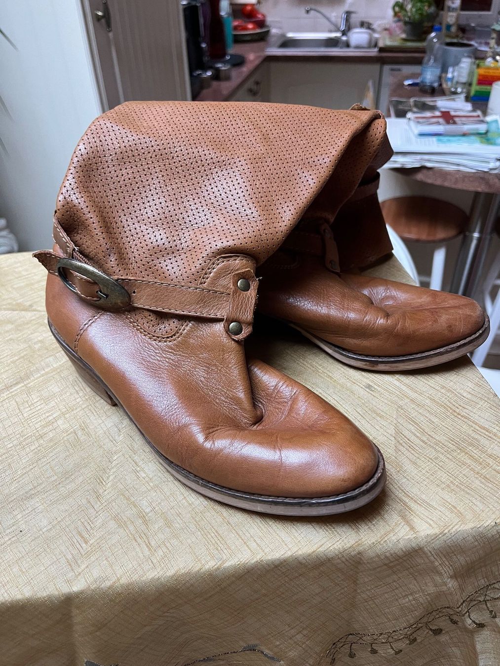 Chaussures femmes: Bottes en cuir – D'occasion à Sion par dol_v5bk 1