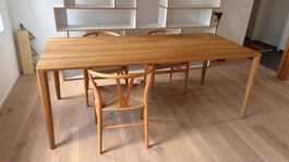 Holztisch von WOAK, Modell Nina - Schweizer Designklassiker