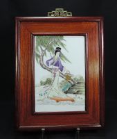 chinesisches Porzellan Gemälde, Frau mit Korb, Holzrahmen