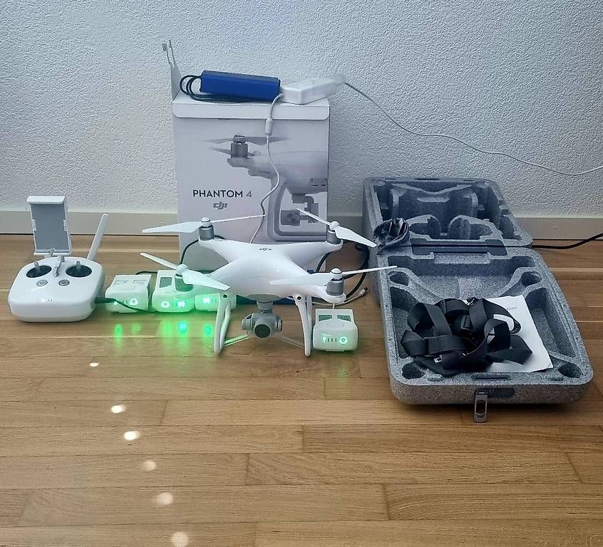 DJI Modellismo RC: Drône DJI Phantom 4 – Usato da Vionnaz venduto da HERCE